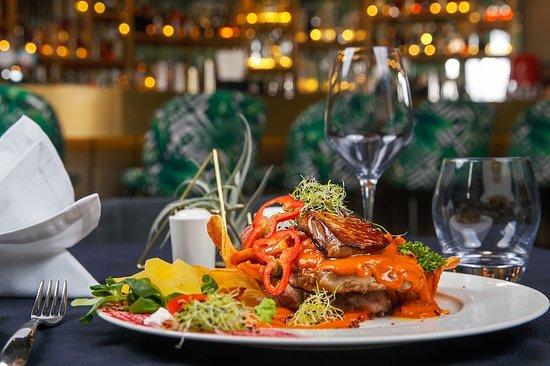 Elements Budapest Bar & Restaurant